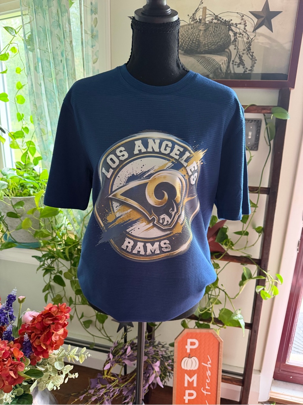 Navy Rams Graphic Tee with Gold Accents UNISEX WOMANS S/M Men’s Small